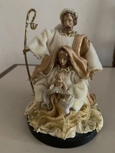 Sacra famiglia Natività Monoblocco Bianco seta Oro Natale Statua Alto cm.18 - Foto 1 di 8