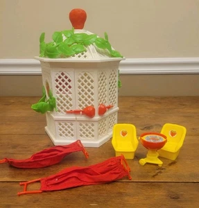 Gartenpavillon Strawberry Shortcake 1981 fast komplett - Bild 1 von 9