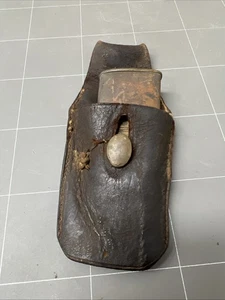 VINTAGE ORIGINAL BAYONET FROG LEATHER BRASS SWORD RIFLE WAR WW1 OR EARLIER - Picture 1 of 7