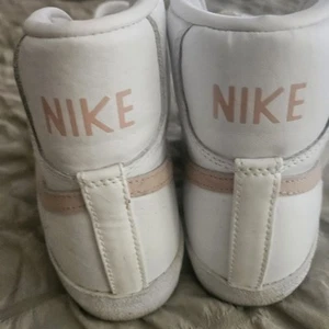 Nike - Picture 1 of 3