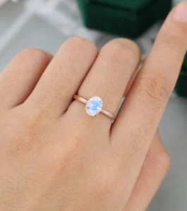 Stunning Moonstone Ring - Elegant and Unique Handmade Jewelry for Women - Picture 1 of 4