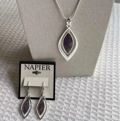 NUEVO CON ETIQUETAS Collar Largo Napier Piedra Púrpura Tono Plata Y Pendientes Colgantes A Juego Foto 1 de 4