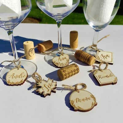 Etiquetas de madera para copas de vino, marcadores de lugar personalizables, favores rústicos decoración de bodas Foto 1 de 4