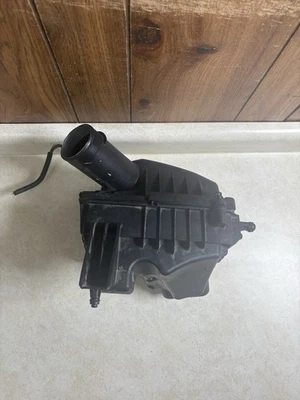 Conjunto de filtro de aire usado se adapta a: Chevrolet Sonic 2014 1,8 L Foto 1 de 4