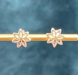 925 Sterling Silver Plumeria Stud Earrings - Picture 1 of 5