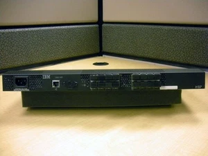 IBM TotalStorage SAN16B-2 8-Port Fibre Channel Switch (200516B) P/N: 22R4967 - Afbeelding 1 van 1