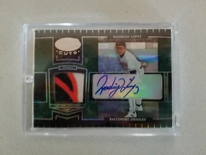 2004 Rodrigo Lopez Leaf Certified Cuts Marble Emerald Autograph Jersey 2/5 - Picture 1 of 2