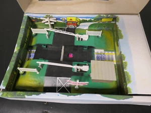 Vintage HO Scale AHM See-Niks Lighted Crossing Gate - Picture 1 of 10