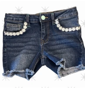 Cute Girls Denim Shorts w/Daisy Embroidered Front Pockets Size 10 - Picture 1 of 4