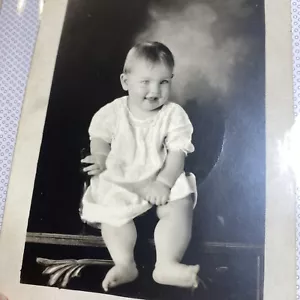 Central Texas Vintage Foto Portrait molliges Baby im Kleiderstudio - Bild 1 von 22