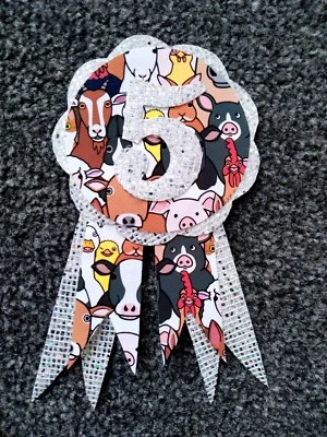 Animales de granja Roseta de cumpleaños Pin de insignia hecho a pedido en cualquier hito de la edad  Foto 1 de 2