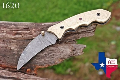 NAVAJA DE BOLSILLO PLEGABLE DE ACERO DAMASCO FORJADO A MANO CON MANGO GRABADO EN LATÓN AH-1620 Foto 1 de 4