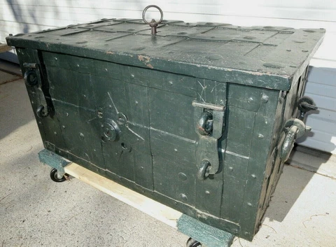 Large Antique Armada Treasure Chest Iron Strong Box 1600's Nuremberg 10 Locks! Cover