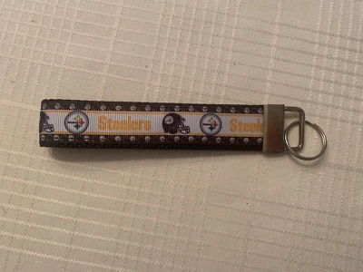 Llavero Muñequera Hecho a Mano, Decorado con Cinta PITTSBURG STEELERS, Llavero Foto 1 de 3