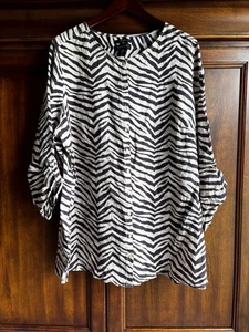 Tahari Tunic Blouse 2X White Black Zebra Crew Neck Roll Tab Sleeve Button-Up - Picture 1 of 6