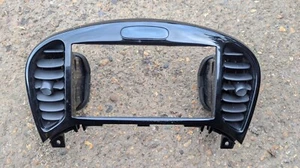 2016 NISSAN JUKE F15 SAT NAV RADIO SURROUND TRIM AIR VENT WITH WARNING LIGHTS - Imagen 1 de 3