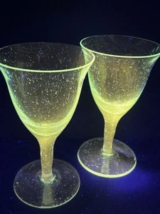 Set Of 2 Vintage Green Turquoise Bubble Hand blow Glasses Manganese Glass - Picture 1 of 11