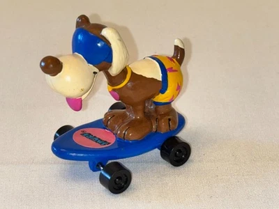 Tabla de surf vintage Smurf Dog Puppy 1996 Hardee's Toy Applause azul monopatín PVC Foto 1 de 4