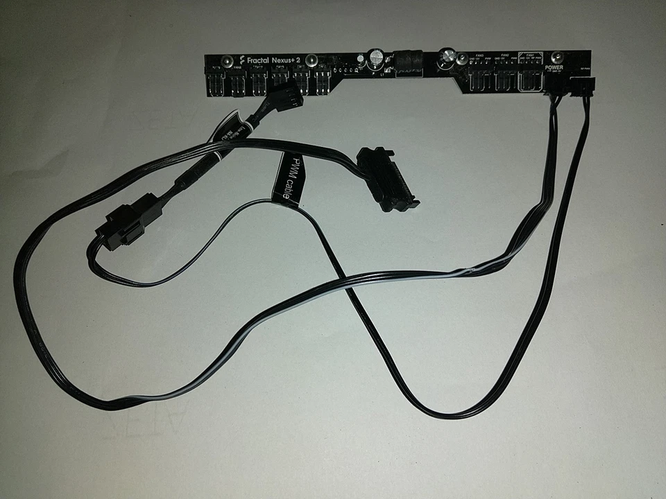 Original Fractal Design Nexus+ 2 Fan Hub / Lüftersteuerung (aus Define 7) - Bild 1 von 1