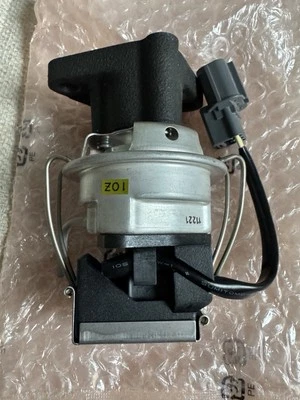 Стандартный клапан рециркуляции выхлопных газов (EGR) EGV879 подходит для Nissan Altima 98-01 годов выпуска - Изображение 1 из 4