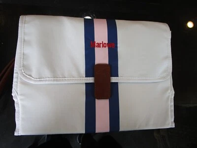 Mark & Graham cambiador embrague monograma Marlowe sesión de fotos muestra Foto 1 de 4