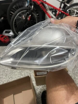 Cubierta de tubo trasero Mercedes Benz GLE63 AMG S GLE550e GLE350 16-19 2124902727 Foto 1 de 3