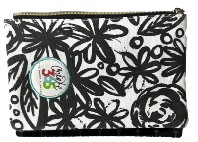 Create 365~The Happy Planner~Pré-Perfurado~Lápis-Saco de Maquiagem~Floral Preto-Branco - Imagem 1 de 4