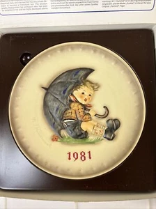 NEW 1981 HUMMEL GOEBEL 11TH EDITION PLATE UMBRELLA BOY w/BOX #274 - Picture 1 of 8