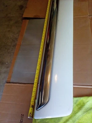 2000  2006 GMC YUKON XL Rear  DOOR moulding Left driver side OEM paint 8624 - Image 1 of 4