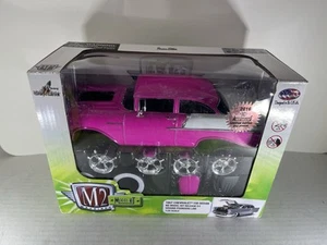 NIB M2 MACHINES 1:24 1957 CHEVROLET 150 SEDAN GROUND POUNDERS MODEL KIT - Picture 1 of 6