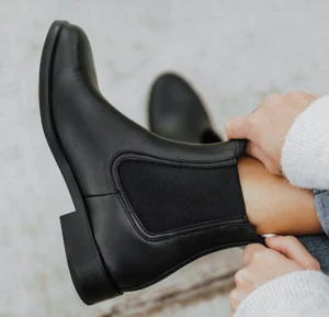 NEW THURSDAY Boot Co. Duchess Leather Women's Chelsea Sz US 9 - Black - Picture 1 of 10