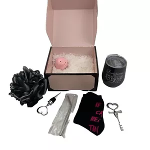 Set confezione regalo vino "Sei fantastico" con tazza vino, bombe da bagno, divano, cannuccia metallo - Foto 1 di 12