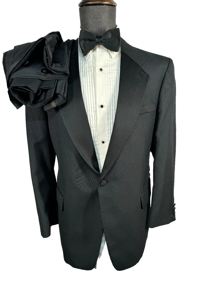 CYRO Hombres Negro ESMOQUIN FORMAL Lana Plisado 2 Piezas Traje TUX Chaqueta 42S 36x28 Pantalón Foto 1 de 4