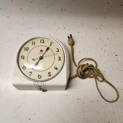 VTG TELECHRON Model 2H07 White "BUFFET" Art DECO ELECTRIC WALL CLOCK (W) working Cover