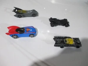 Super Heroes Hot Wheels Mattel Playart - Superman Batman 3 Batmobiles 1 Superman - Picture 1 of 3