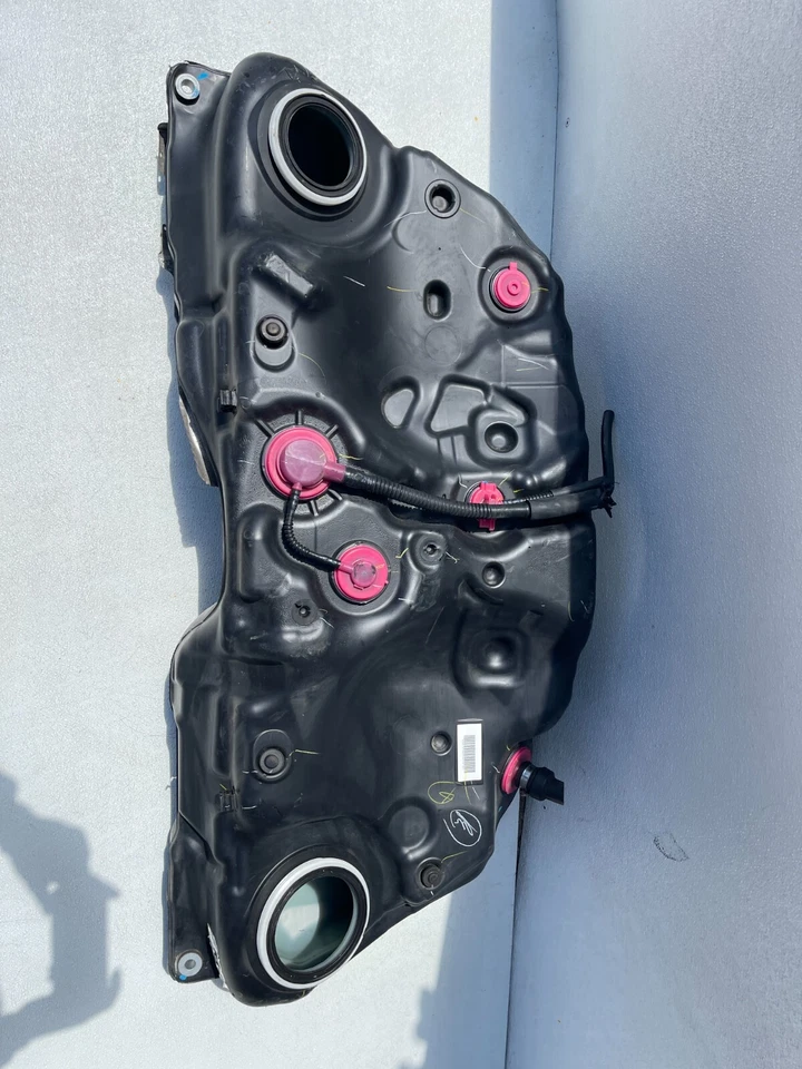 2010 Lexus gs430 fuel Gas tank  7711130200 USED OEM - Image 1 of 4