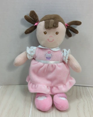 Prestige Bab Pequeño Peluche Suave Bebé Muñeca Cabello Marrón Rosa Vestido Cupcake Punto Piernas Foto 1 de 4