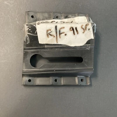 60556704 Alfa Romeo Spider S4 - Soporte parachoques delantero derecho Foto 1 de 4