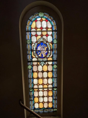 BEAUTIFUL ANTIQUE MUSICAL STAINED GLASS WINDOW FROM A CLOSED CHURCH - CMC34 Cover