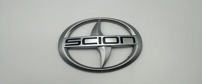 Auténtico maletero plateado Scion xB 2004-2015 emblema logotipo insignia símbolo puerta trasera Foto 1 de 4