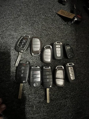Lot Of 10 Hyundai Smart Key Fobs - Image 1 of 2