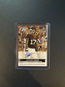 2022 Leaf Pro-Set Draft Jaylon Jones XRC Rookie Auto RC #PSA-JJ1 in custodia - Foto 1 di 2