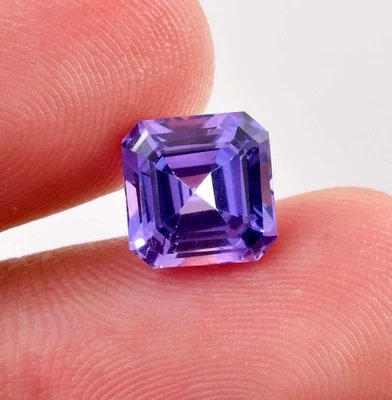 Flawless 8 x 8 MM Natural Bi-Color JAVA PLUM Sapphire Gemstone (GIT Certified) - Image 1 of 4