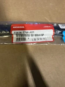 Honda HRV 2016 To 2022 Right Rear Door Seal Lower 13810-P2K-003 OEM - Picture 1 of 4