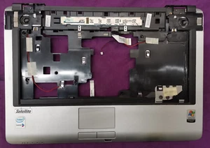 Toshiba Satellite M105 Palmrest w/ Speakers, Touchpad & Buttom Board K000036720 - Picture 1 of 6