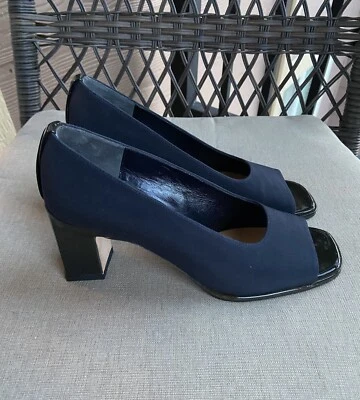Sapatos Van Eli tamanho 8 clássico peep toe salto bomba azul escuro salto preto - Imagem 1 de 4