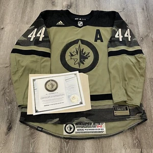 Camiseta deportiva autenticada nocturna de las Fuerzas Armadas canadienses de los Winnipeg Jets Morrissey de las Fuerzas Armadas canadienses de la NHL - Imagen 1 de 13
