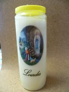 EINE VINTAGE KERZE 'UNSERE LADY VON SCHWER'. VIRGIN MARY SOUVENIRKERZE VON LOURDES - Bild 1 von 5