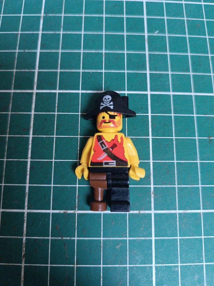 Lego Figurine Mini Pirates Jambe de Bois Chemise Couteau Noir Peg Leg pi022 - Photo 1/1