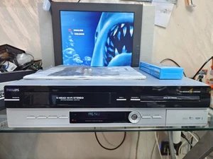 VIDEOREGISTRATORE PHILIPS DVDR3510V TOP DI GAMMA BELLISSIMO COPIA VHS SU DVD!! - Foto 1 di 16